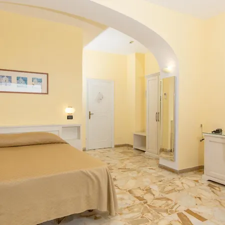 Ape Regina 호텔 3*