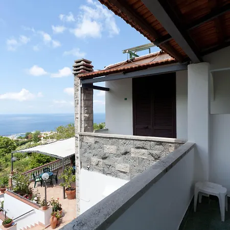 Ape Regina 호텔 3*