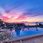 Ape Regina Otel