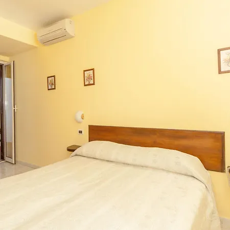 Ape Regina Hotel 3*
