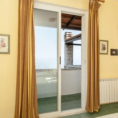 Ape Regina Casamicciola Terme