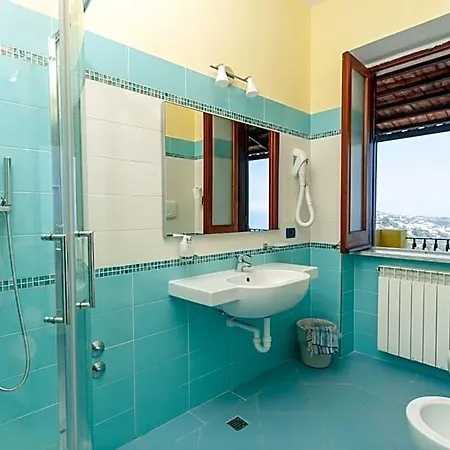 Ape Regina מלון 3*