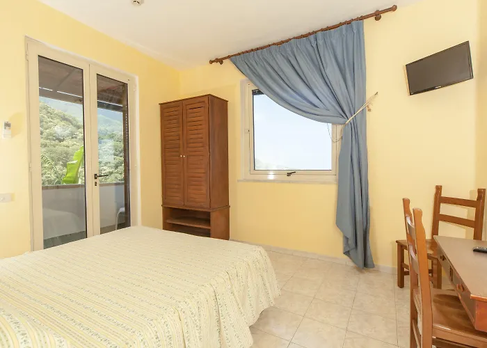 Ape Regina Отель Казамиччола-Терме