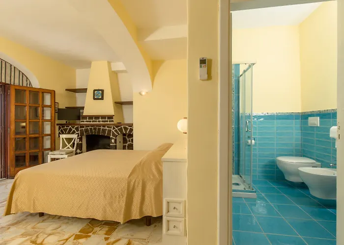 Отель Ape Regina Казамиччола-Терме